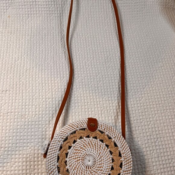 Handbags - round pattern wicker bale style crossbody bag